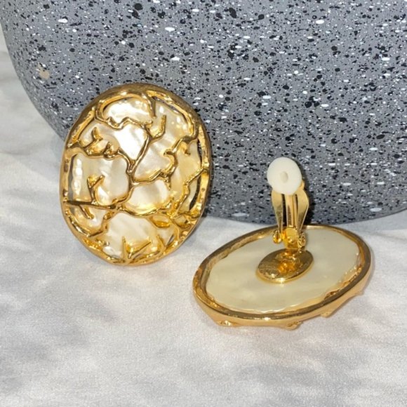 Extravagant and extraordinary VINTAGE clips earrings with shell - Picture 3 of 6